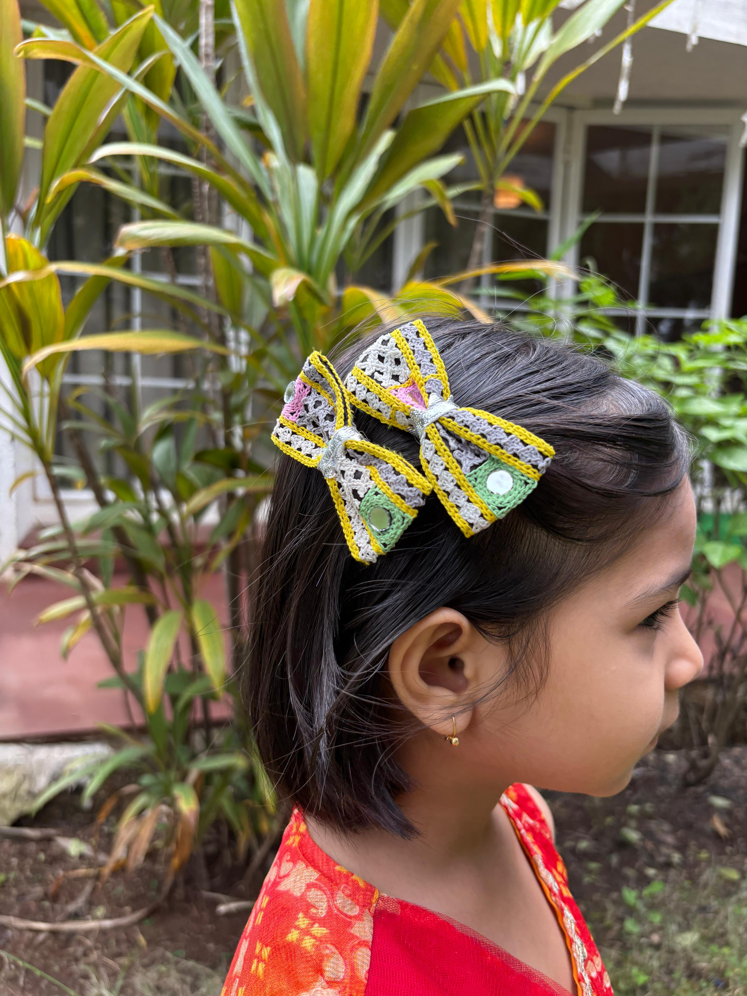 Girl wearing Pari Hoon Main Bow Clip Set – Festive Navratri Hair Accessories with colorful crochet bows, perfect for Garba nights and traditional outfits.