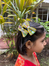 Girl wearing Pari Hoon Main Bow Clip Set – Festive Navratri Hair Accessories with colorful crochet bows, perfect for Garba nights and traditional outfits.