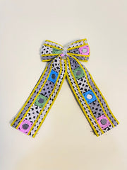 Close-up of Pari Hoon Main Pigtail Bow featuring vibrant mirror accents and yellow lace, ideal Navratri hair accessory for festive kids' styling.