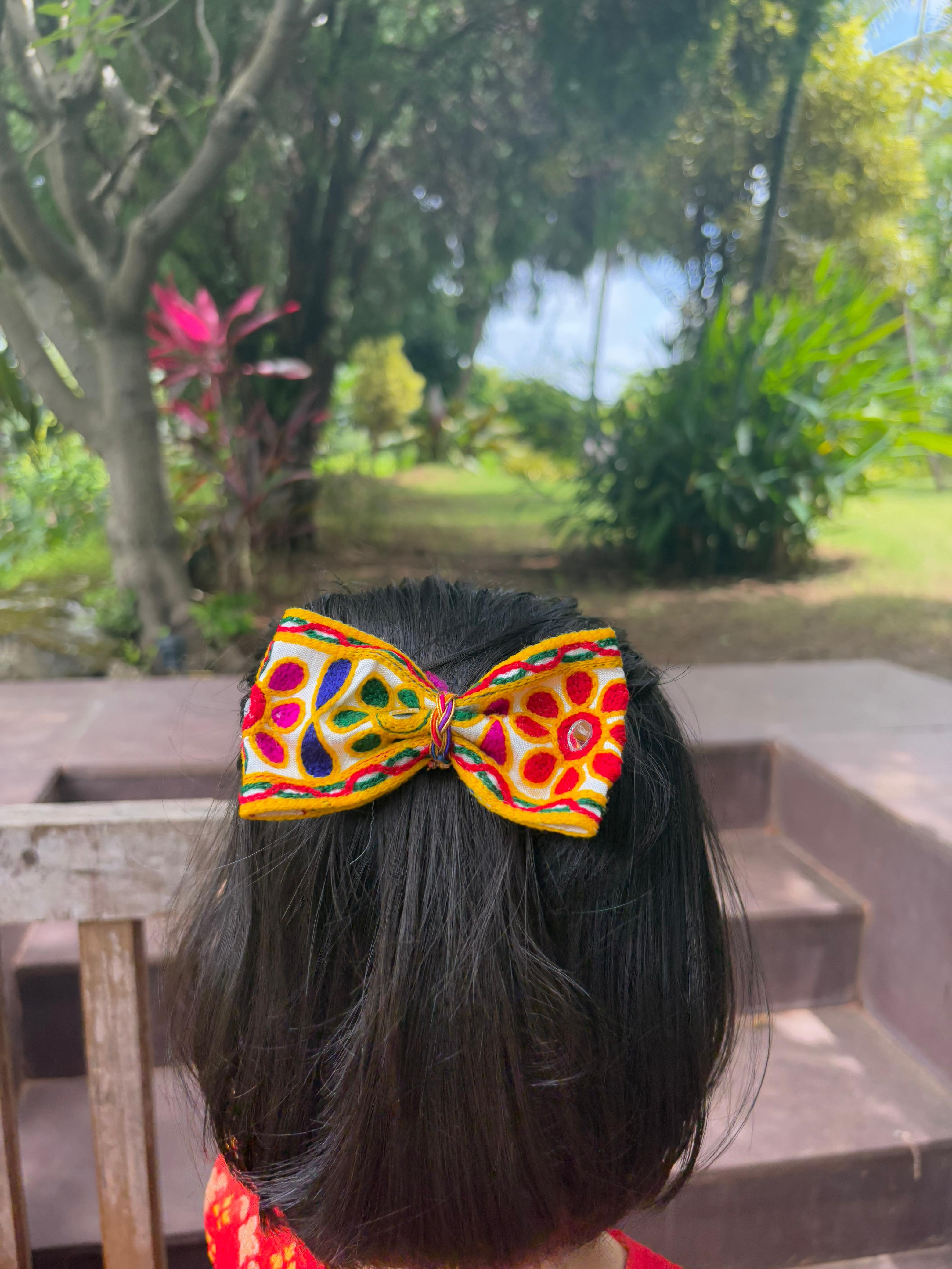 Kesariyo Big Bow – Navratri hair accessory for girls featuring vibrant embroidery and mirror work, perfect for festive outfits and celebrations.