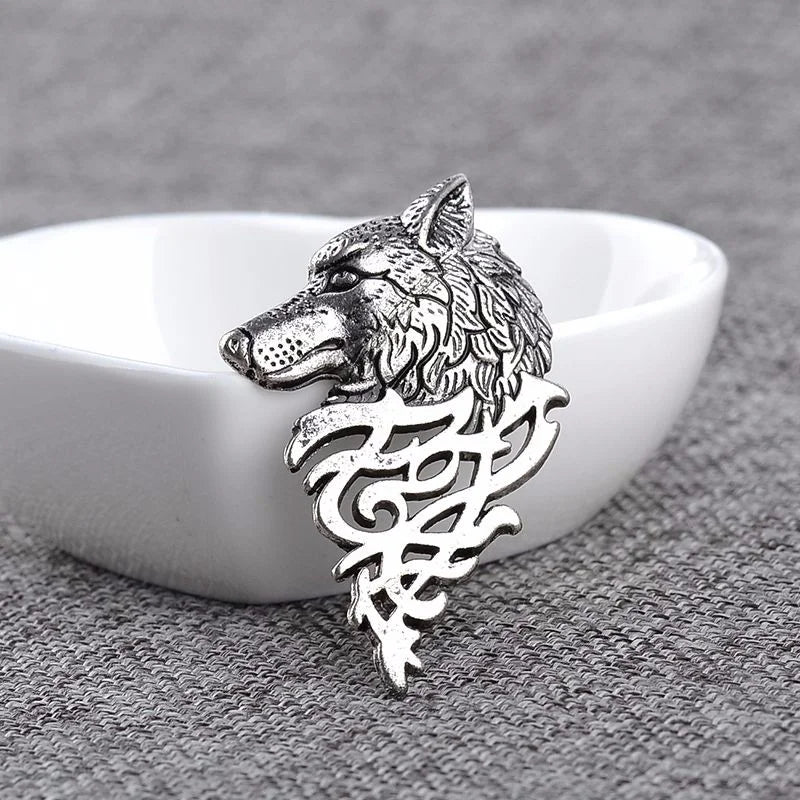 Wolf-themed silver brooch for fans of Game of Thrones, detailed wolf head with intricate design