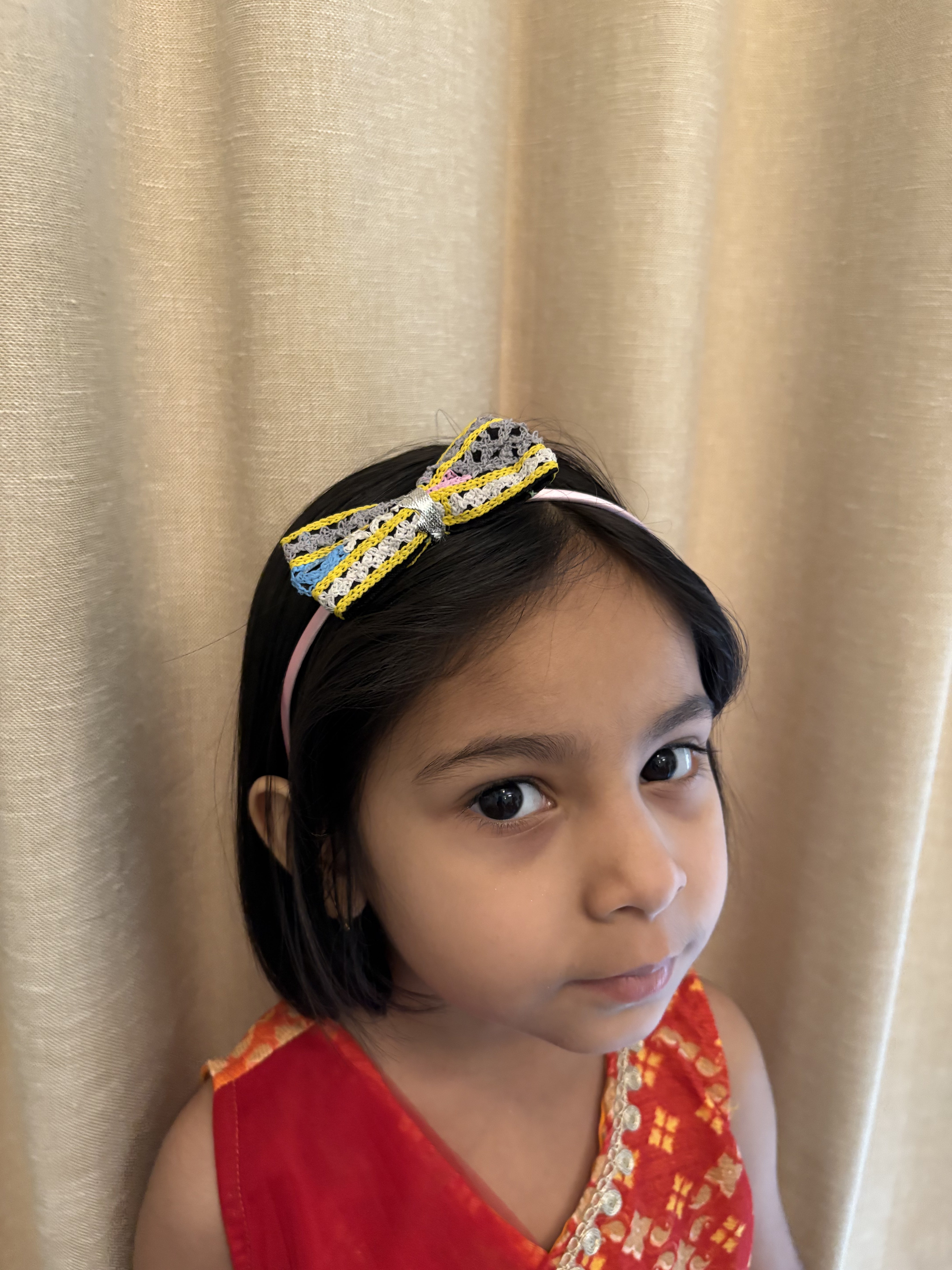 Close-up of Pari Hoon Main Hairband with sequin bow, a vibrant Navratri hair accessory for girls. Complements festive ethnic wear beautifully.